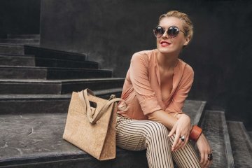 Jak sladit korkové doplňky s outfitem